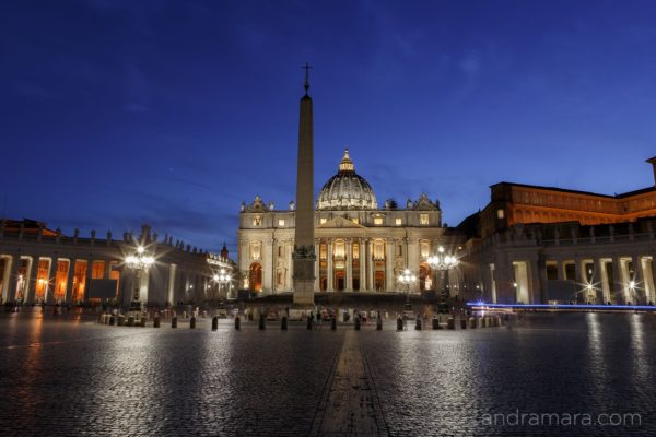 Saint Peter Basilica in Vatican at night